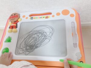 ２歳児の描いた絵