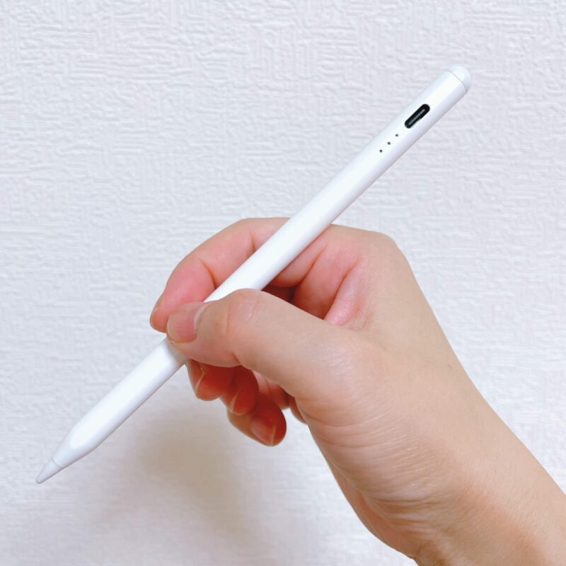 デジタルタッチペンを持つまつい